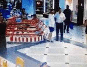 Người hùng lạnh lùng giúp cảnh sát - camera giám sát trung tâm thương mại - Camera GiaMinh